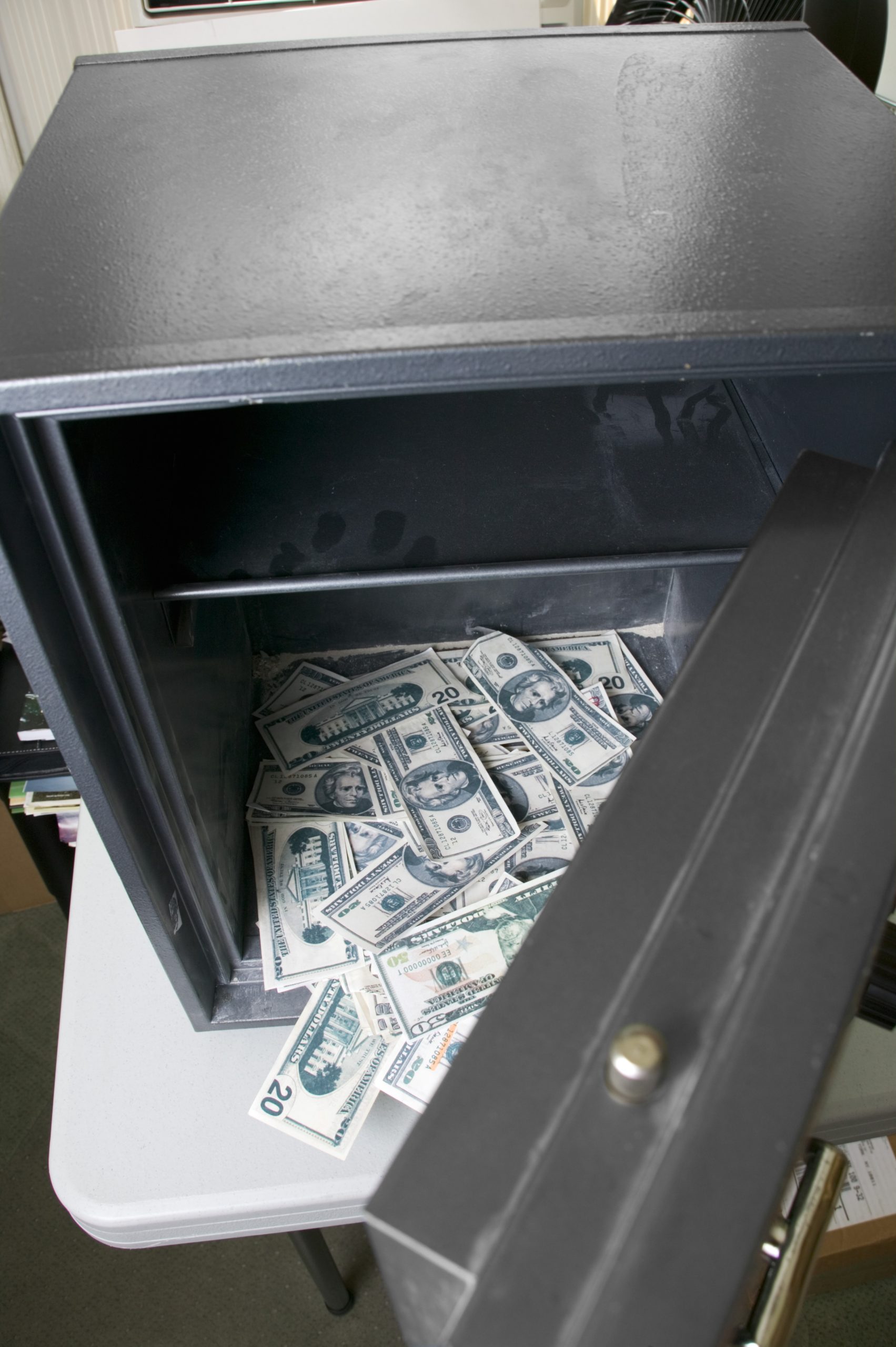 Lucky Thief Steals $13,000 From Washington State Casino After Crawling To Unlocked Safe